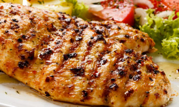 25795159 - grilled chicken breast and vegetables